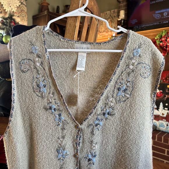 VINTAGE Koret Sweater Vest Large BEIGE GREEN EmbroiderY Floral Cottage Granny - Picture 2 of 6